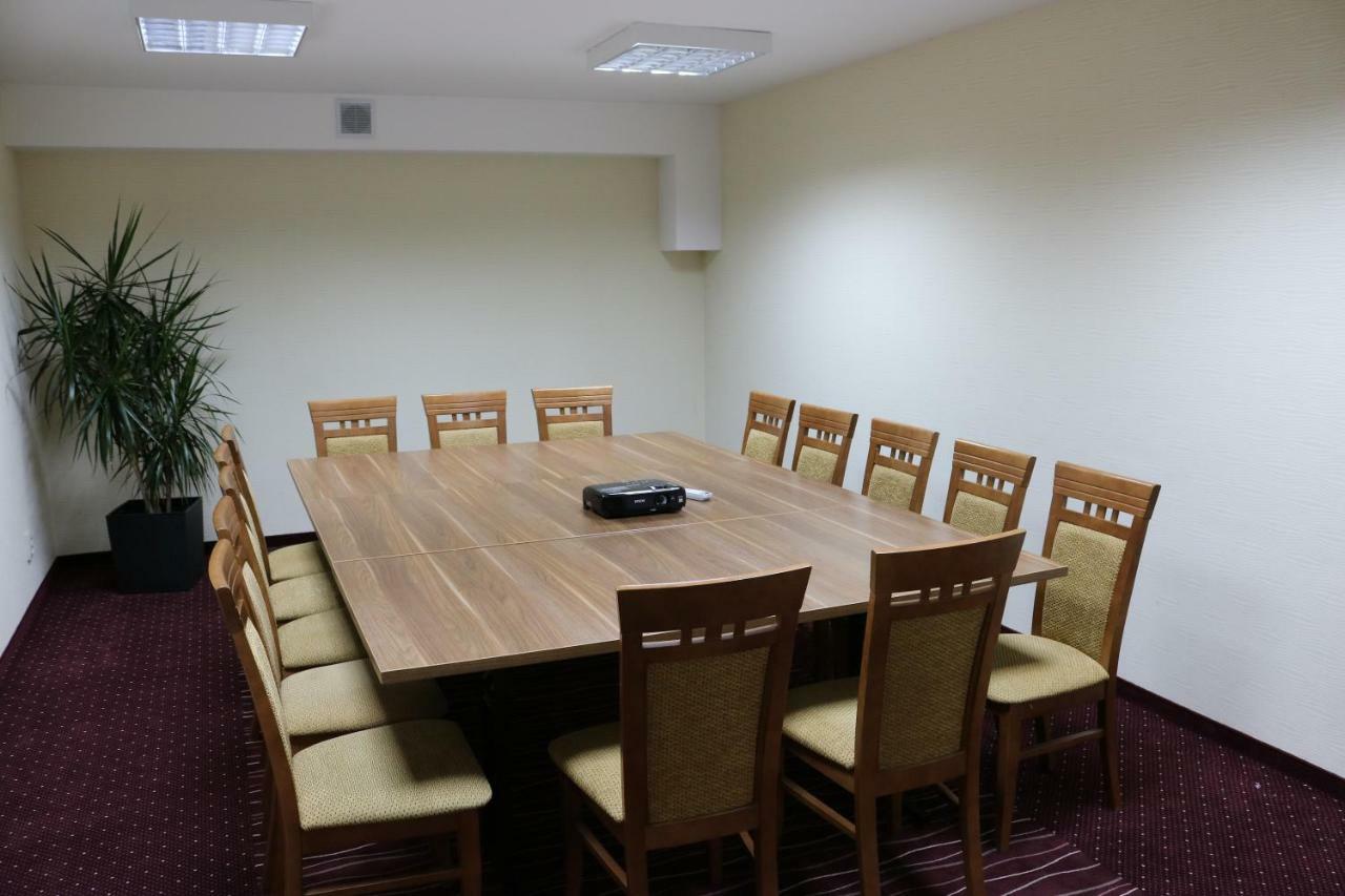Hotel Dyminy Kielce Kültér fotó
