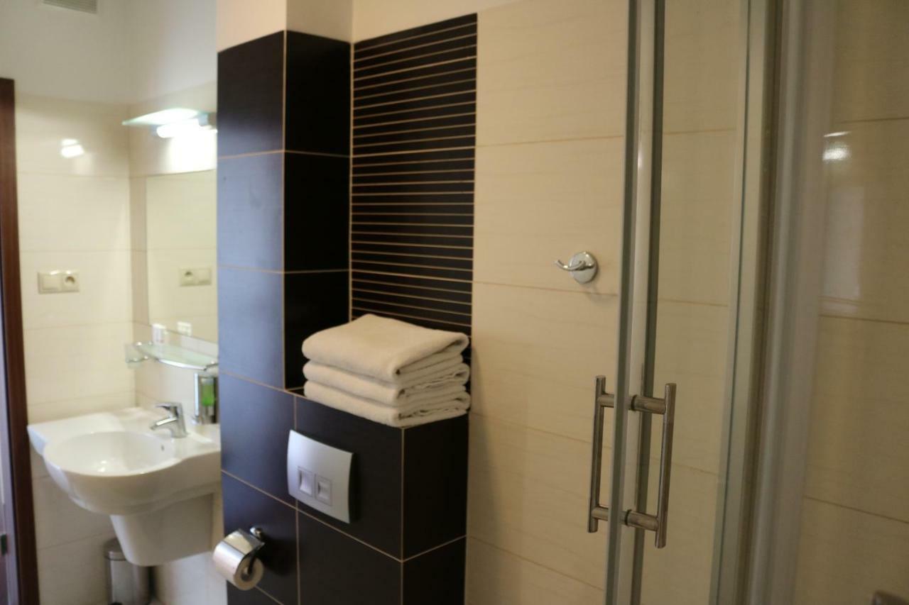 Hotel Dyminy Kielce Kültér fotó